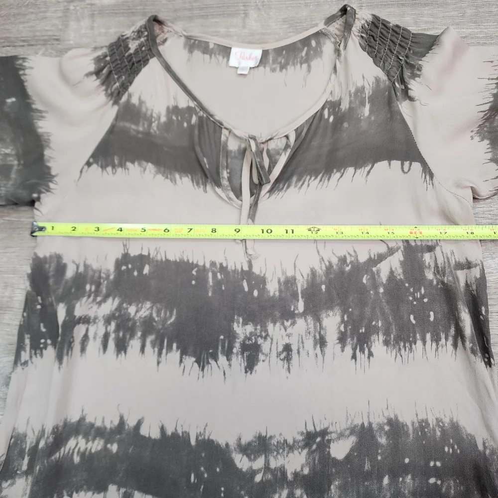 PARKER Silk Beige Green Short Sleeve Top Keyhole Blouse Size Large - Picture 8 of 12